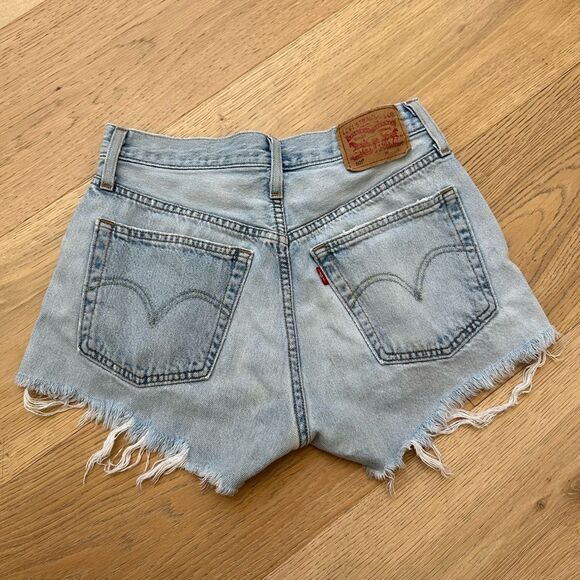 Levi 501 Raw Hem Denim Jean Light Distressed 90’s Vibe Summer Streetwear Shorts - Picture 5 of 8